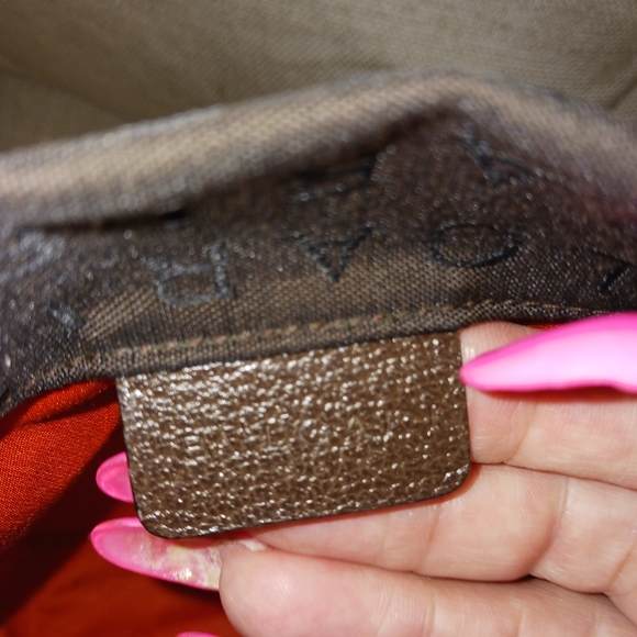 Bvlgari ....Genuine  Handbag. - Picture 10 of 10